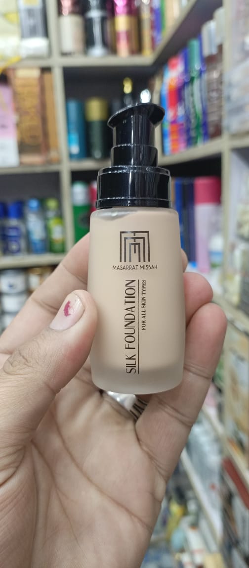 Masarrat Misbah Cream Silk Foundation Shine and Moisturize 35ml